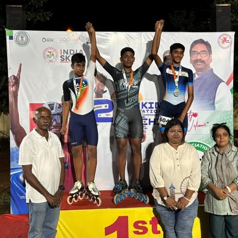Podium photo of Dhanbad skaters with medals at the 12th National Ranking championship, photo 2
